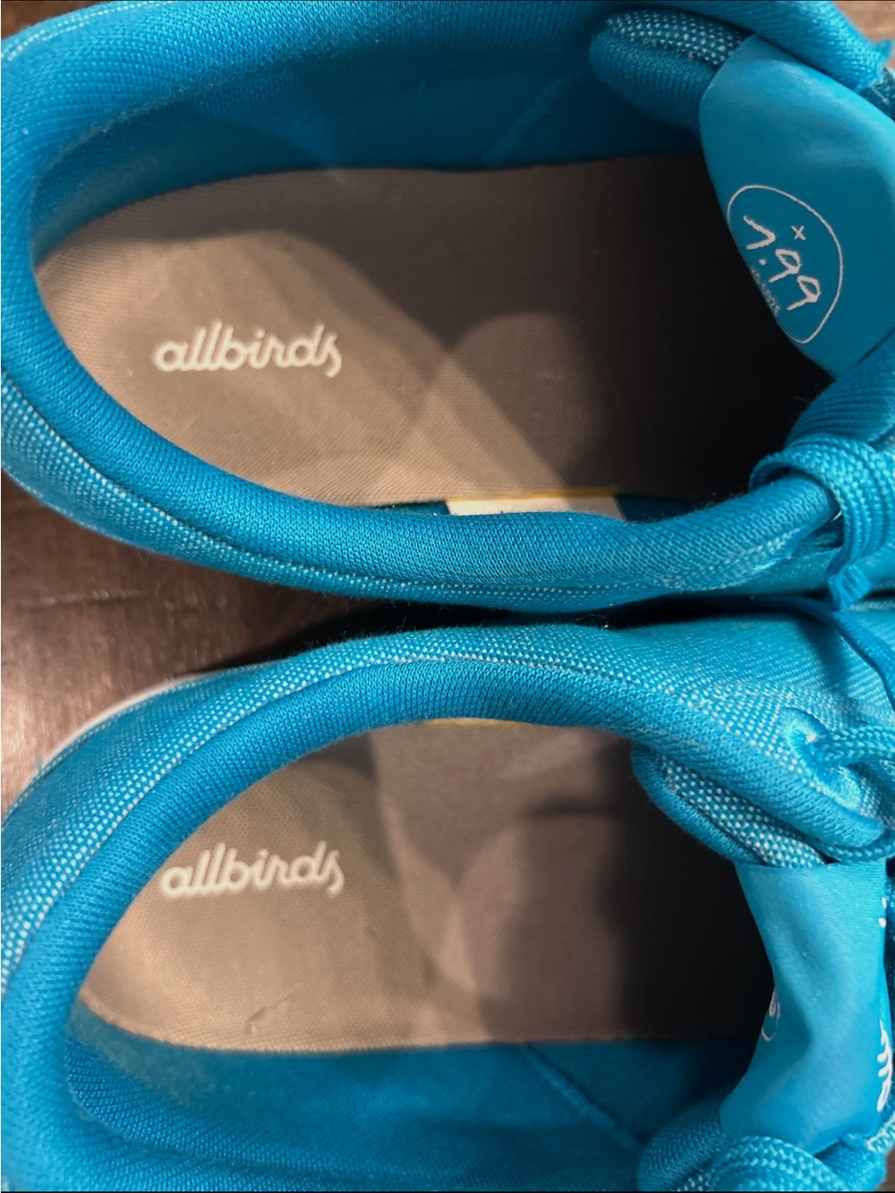 Allbirds women’s Vibrant Blue Sneakers - Picture 9 of 13